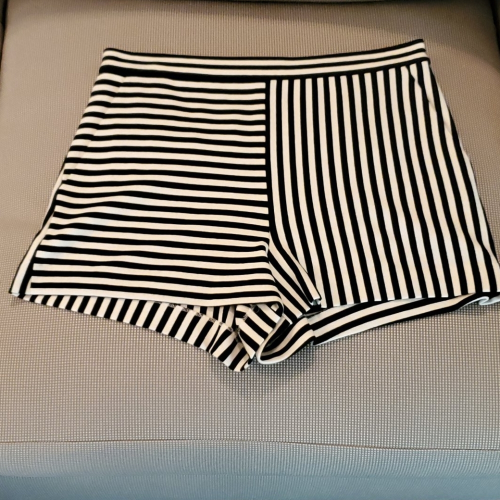 NWOT TIBI OF NEW YORK SHORTS 2